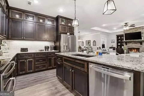 Kitchen - 77 Hampton Farms Trl, Jasper, GA 30143 photo 2 of 4