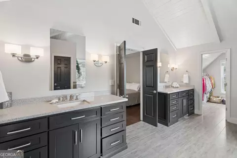 Bath - 3899 Lake Ruby Ln, Suwanee, GA 30024 photo 1 of 5