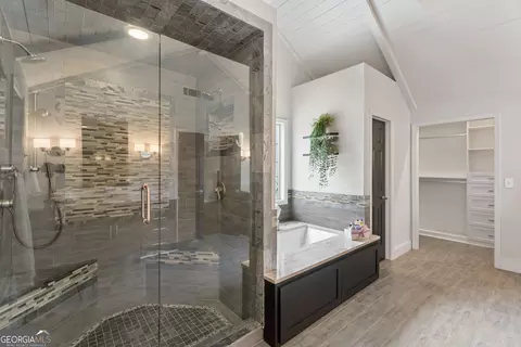 Bath - 3899 Lake Ruby Ln, Suwanee, GA 30024 photo 3 of 5