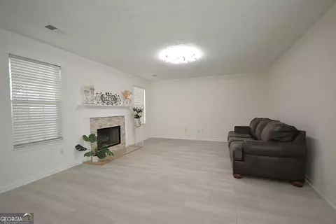 Living - 6397 E Meyer Dr, Morrow, GA 30260 photo 2 of 3
