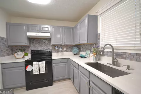 Kitchen - 6397 E Meyer Dr, Morrow, GA 30260 photo 5 of 6