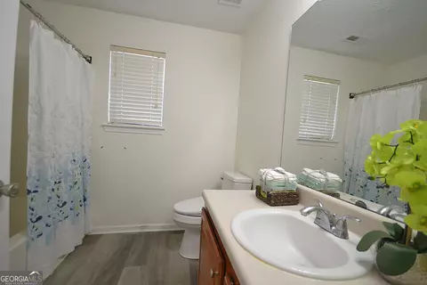 Bath - 6397 E Meyer Dr, Morrow, GA 30260 photo 10 of 12