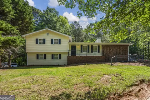 Exterior - 134 N Lake Dr, Lagrange, GA 30240 photo 2 of 6