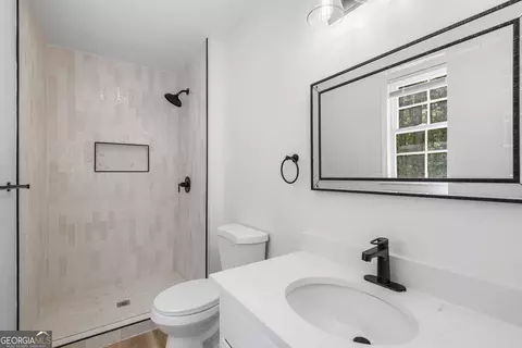 Bath - 134 N Lake Dr, Lagrange, GA 30240 photo 3 of 3