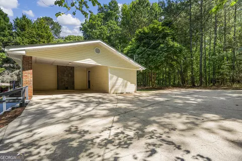 Exterior - 134 N Lake Dr, Lagrange, GA 30240 photo 3 of 6