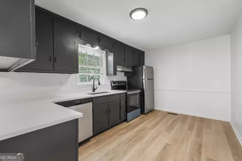Kitchen - 134 N Lake Dr, Lagrange, GA 30240 photo 1 of 2