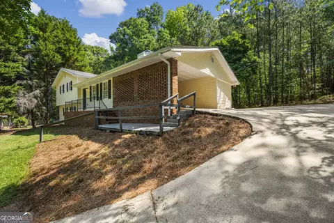 134 N Lake Dr, Lagrange, GA 30240