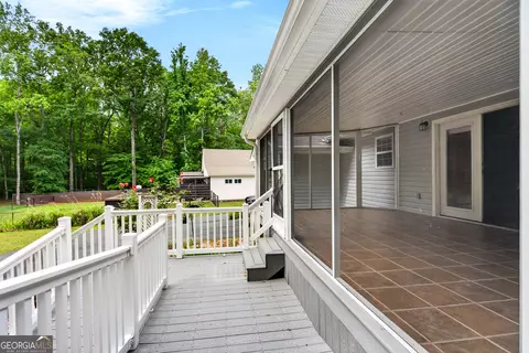 Exterior - 608 Waterview Dr, Lagrange, GA 30240 photo 4 of 18
