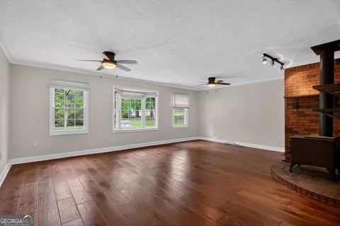 Living - 608 Waterview Dr, Lagrange, GA 30240 photo 3 of 4
