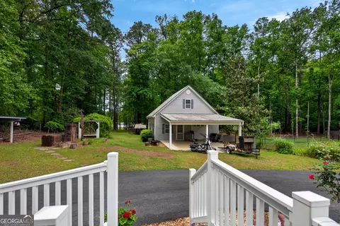 Exterior - 608 Waterview Dr, Lagrange, GA 30240 photo 5 of 18