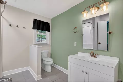 Bath - 608 Waterview Dr, Lagrange, GA 30240 photo 3 of 8
