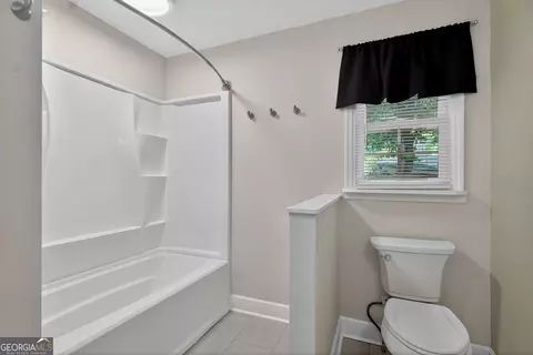 Bath - 608 Waterview Dr, Lagrange, GA 30240 photo 4 of 8