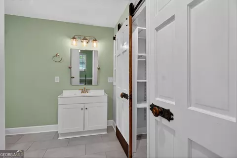 Bath - 608 Waterview Dr, Lagrange, GA 30240 photo 2 of 8