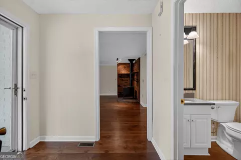 Entry Way - 608 Waterview Dr, Lagrange, GA 30240 photo 1 of 2
