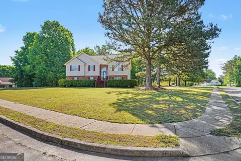 200 Treetop Dr, Hampton, GA 30228