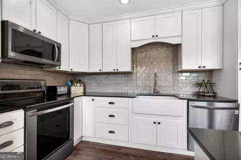 Kitchen - 243 Beechwood Cir, Lagrange, GA 30240 photo 2 of 3