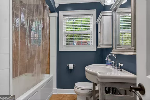 Bath - 243 Beechwood Cir, Lagrange, GA 30240 photo 1 of 2