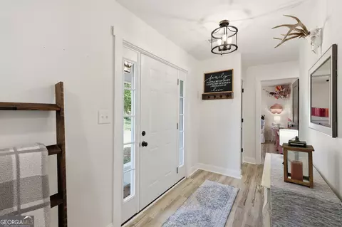 Entry Way - 39 Payne Dr, Comer, GA 30629 photo 2 of 3