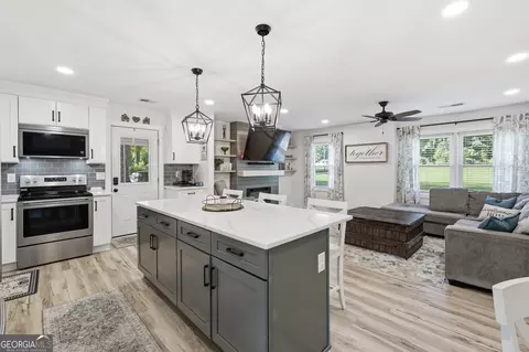 Kitchen - 39 Payne Dr, Comer, GA 30629 photo 2 of 2