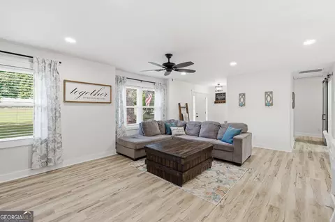 Entry Way - 39 Payne Dr, Comer, GA 30629 photo 3 of 3