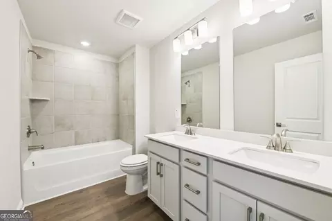 Bath - 1290 Whitman Cir, Monroe, GA 30656 photo 1 of 1