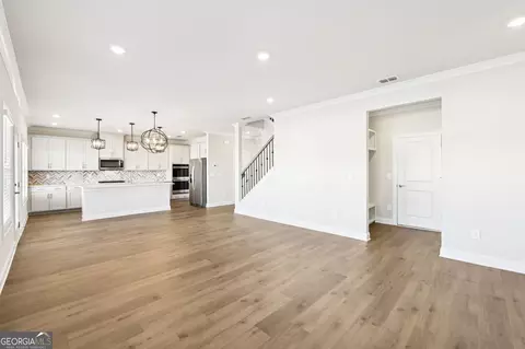 Living - 1290 Whitman Cir, Monroe, GA 30656 photo 6 of 6