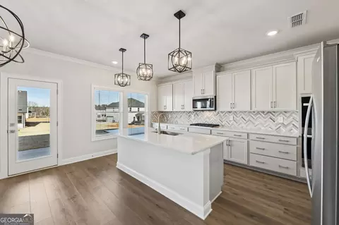Kitchen - 1290 Whitman Cir, Monroe, GA 30656 photo 2 of 5