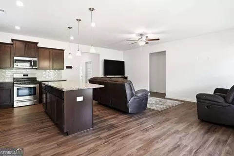 Entry Way - 175 Crossroad Cir, Jasper, GA 30143 photo 4 of 8