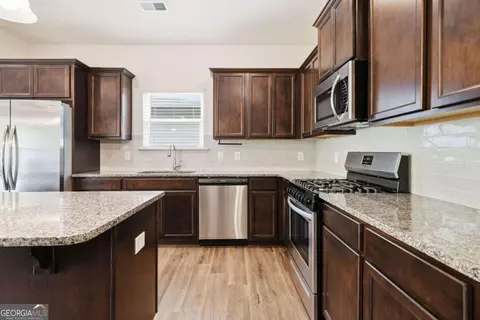 Kitchen - 175 Crossroad Cir, Jasper, GA 30143 photo 2 of 3
