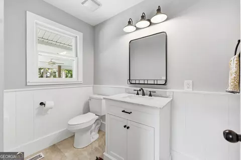 Bath - 420 Foreacre St, Cornelia, GA 30531 photo 1 of 5