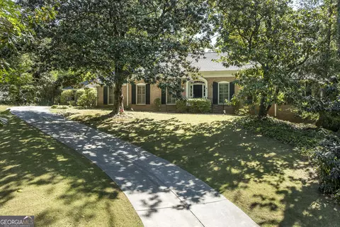 6095 River Shore Pkwy NW, Sandy Springs, GA 30328
