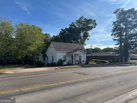 319 E Mccarty St, Sandersville, GA 31082