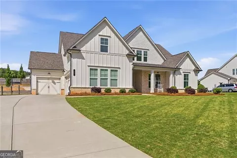 Exterior - 77 Wallace Dr, Winder, GA 30680 photo 2 of 5