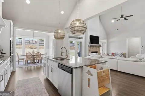 Kitchen - 77 Wallace Dr, Winder, GA 30680 photo 3 of 3