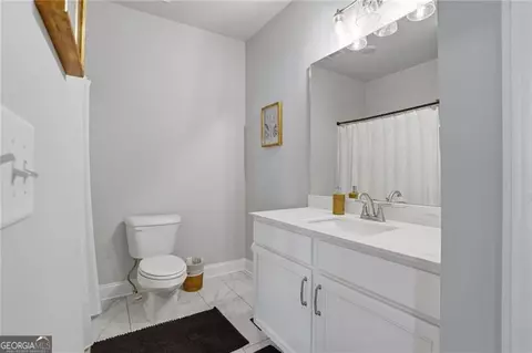 Bath - 77 Wallace Dr, Winder, GA 30680 photo 2 of 5