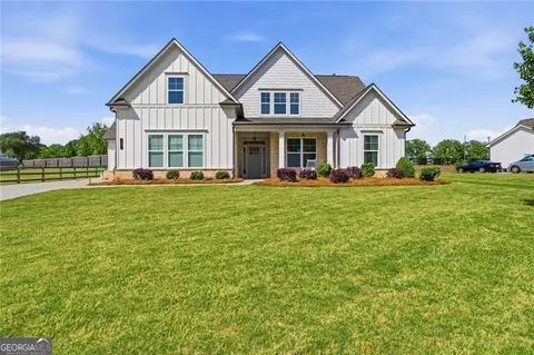 77 Wallace Dr, Winder, GA 30680