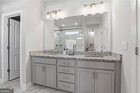 Bath - 77 Wallace Dr, Winder, GA 30680 photo 4 of 5