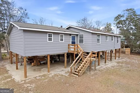 1362 Warners Lndg, Hortense, GA 31543