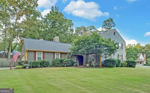 3341 Edgewood Cir, Gainesville, GA 30506