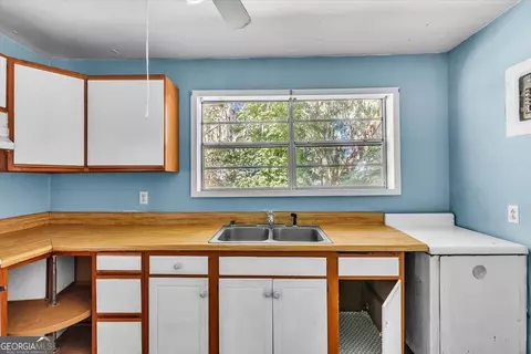 Kitchen - 177 Winoca Dr, Midway, GA 31320 photo 2 of 3