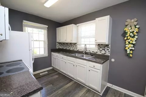 Kitchen - 222 Beechwood Cir, Lagrange, GA 30240 photo 2 of 2