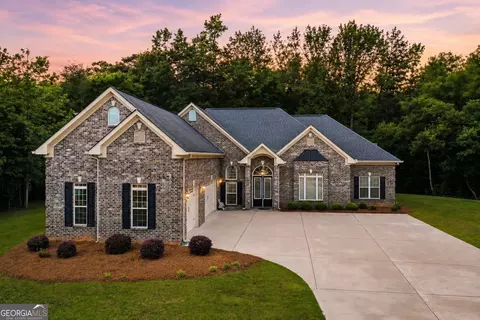 1042 Beaver Dam Rd, Hoschton, GA 30548