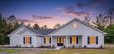 121 Bartram Loop, Waynesville, GA 31566