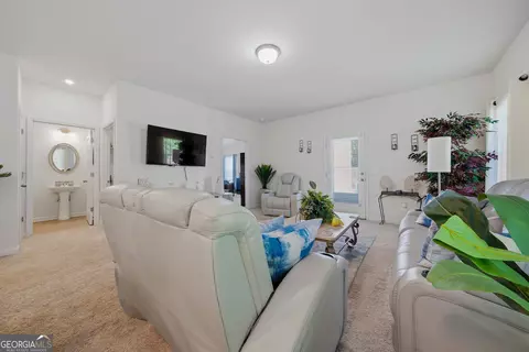 Entry Way - 637 Simmons Dr, Temple, GA 30179 photo 5 of 8