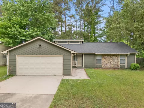1328 Foxvale Dr, Hampton, GA 30228
