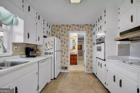 Kitchen - 1018 Hardman Morris Rd, Colbert, GA 30628 photo 2 of 8