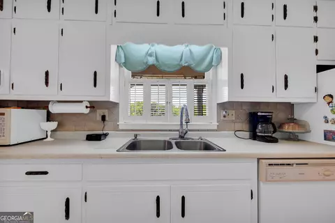 Kitchen - 1018 Hardman Morris Rd, Colbert, GA 30628 photo 4 of 8