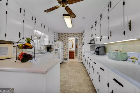Kitchen - 1018 Hardman Morris Rd, Colbert, GA 30628 photo 1 of 8