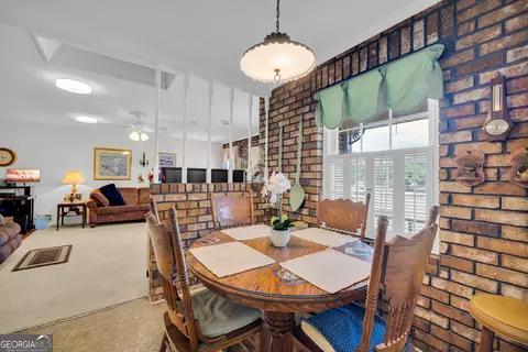 Dining - 1018 Hardman Morris Rd, Colbert, GA 30628 photo 6 of 6
