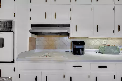 Kitchen - 1018 Hardman Morris Rd, Colbert, GA 30628 photo 5 of 8